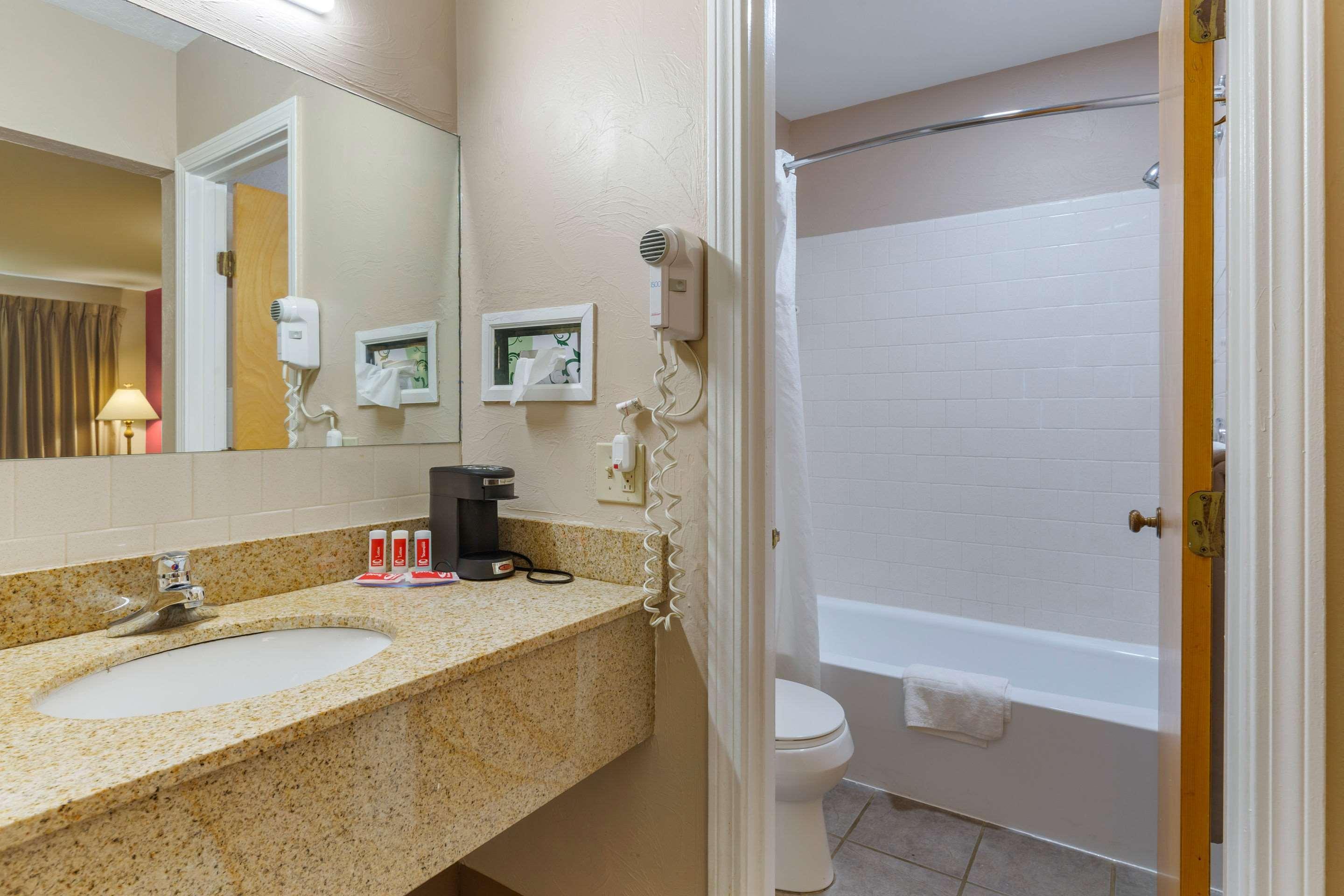 Econo Lodge Sturbridge Route 20 Dış mekan fotoğraf
